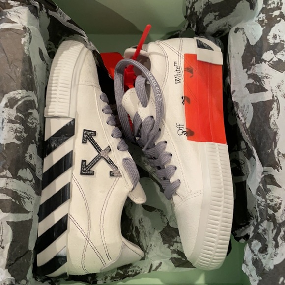 Authentic Off-white sneakers - Picture 7 of 8